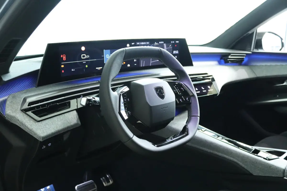1.2 Hybrid 145 GT | DEMO-DEAL | Adapt. Cruise | Schuifdak | Massage | 360 Camera | Memory | Alcantara | Navi | Carplay | Keyless | Matrix | Elektr. Klep | Stoel+Stuurverwarming