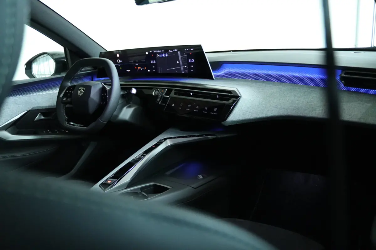 1.2 Hybrid 145 GT VOORRAAD ACTIE | 8 JAAR GARANTIE | | 360 vision & Drive Assist Plus Pack | Apple Carplay/Android Auto|telefoonintegratie premium | Bekleding Alcantara®/ kunstleder afgewer