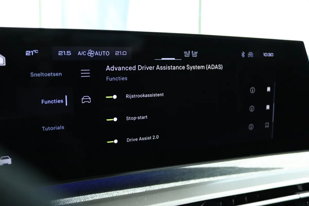 1.2 Hybrid 145 GT | DEMO-DEAL | Adapt. Cruise | Schuifdak | Massage | 360 Camera | Memory | Alcantara | Navi | Carplay | Keyless | Matrix | Elektr. Klep | Stoel+Stuurverwarming