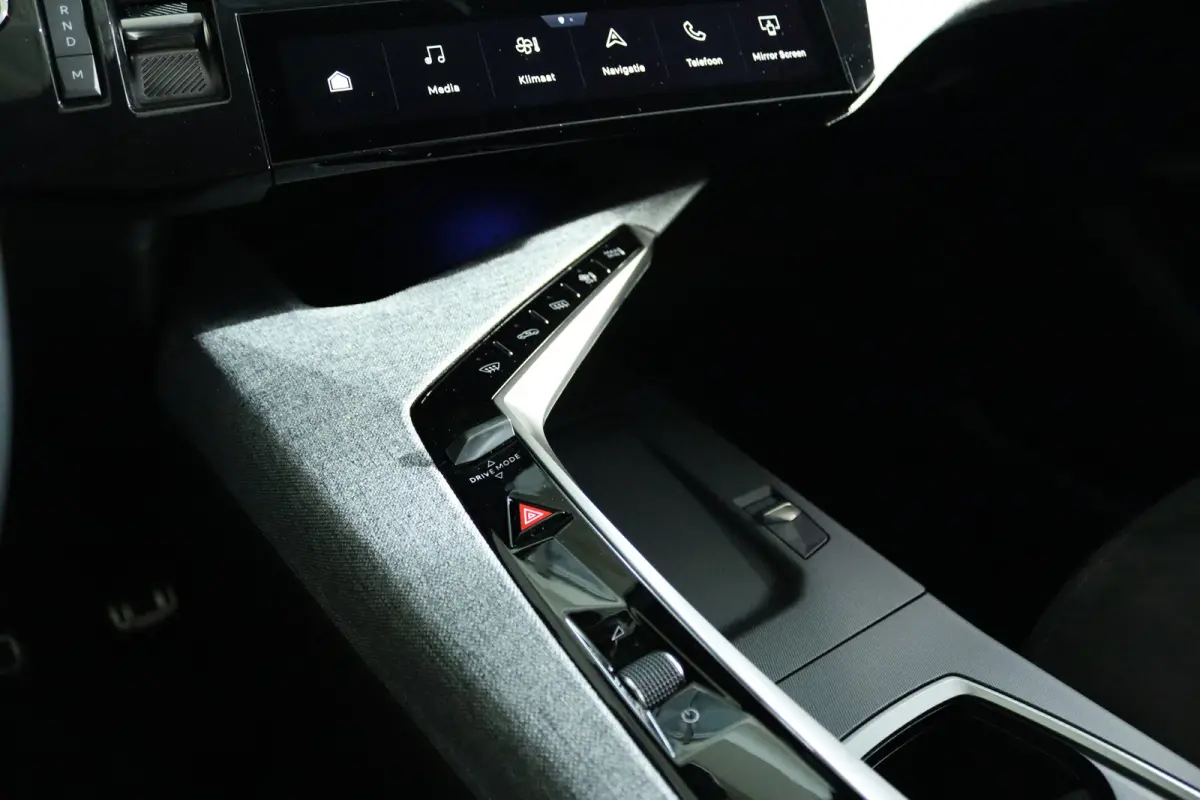 1.2 Hybrid 145 GT | DEMO-DEAL | Adapt. Cruise | Schuifdak | Massage | 360 Camera | Memory | Alcantara | Navi | Carplay | Keyless | Matrix | Elektr. Klep | Stoel+Stuurverwarming