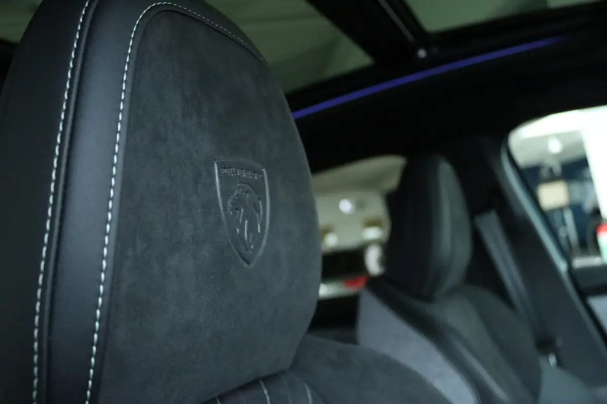 1.2 Hybrid 145 GT | DEMO-DEAL | Adapt. Cruise | Schuifdak | Massage | 360 Camera | Memory | Alcantara | Navi | Carplay | Keyless | Matrix | Elektr. Klep | Stoel+Stuurverwarming