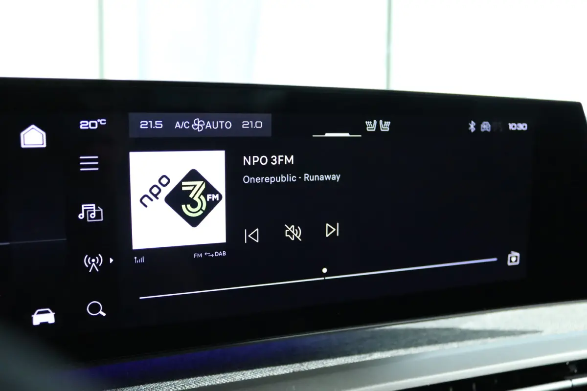 1.2 Hybrid 145 GT | DEMO-DEAL | Adapt. Cruise | Schuifdak | Massage | 360 Camera | Memory | Alcantara | Navi | Carplay | Keyless | Matrix | Elektr. Klep | Stoel+Stuurverwarming