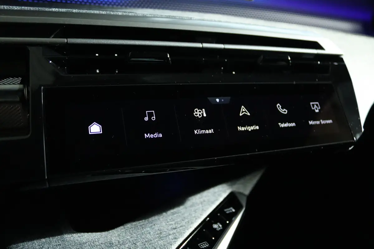 1.2 Hybrid 145 GT | DEMO-DEAL | Adapt. Cruise | Schuifdak | Massage | 360 Camera | Memory | Alcantara | Navi | Carplay | Keyless | Matrix | Elektr. Klep | Stoel+Stuurverwarming