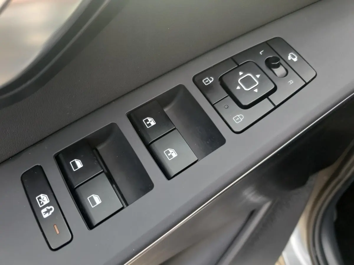 1.6 GDi Hybrid DynamicLine Edition | Dodehoek detectie | Elektrisch bedienbare best. stoel | Navigatie | Adaptieve cruise control | Apple Carplay / Android Auto | Verbruik 1 op 20!