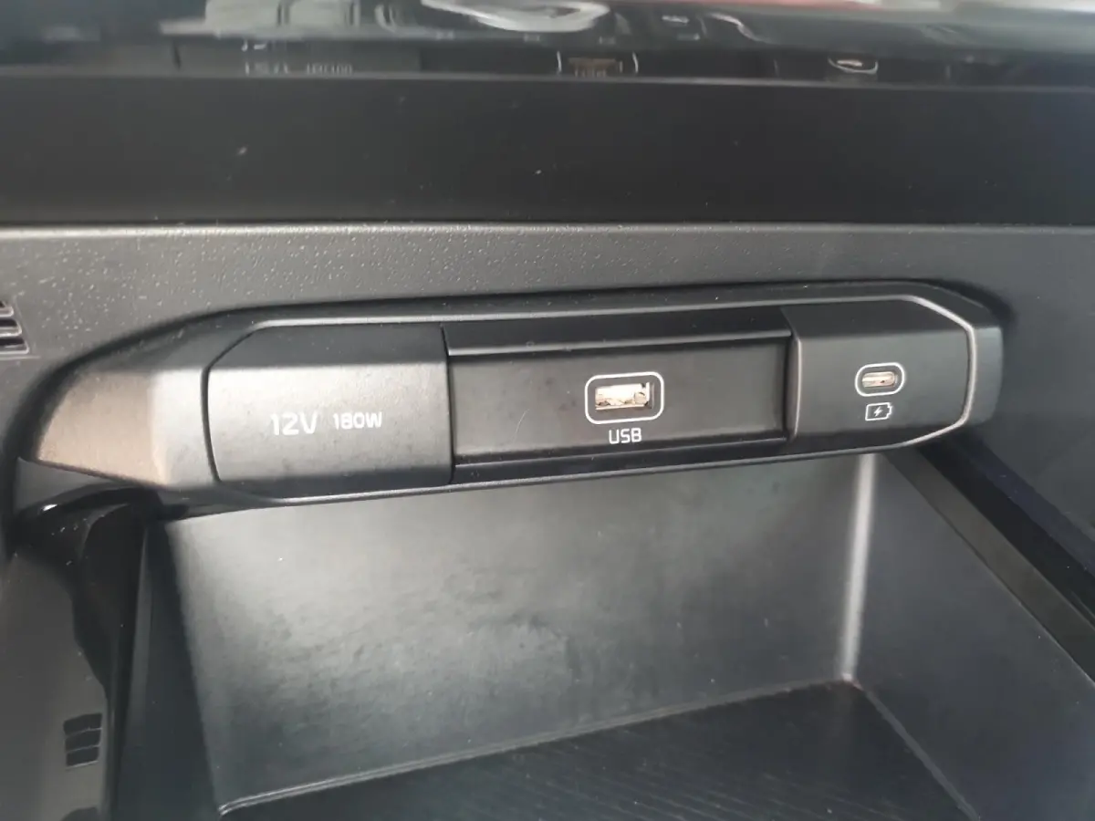 1.6 GDi Hybrid DynamicLine Edition | Dodehoek detectie | Elektrisch bedienbare best. stoel | Navigatie | Adaptieve cruise control | Apple Carplay / Android Auto | Verbruik 1 op 20!
