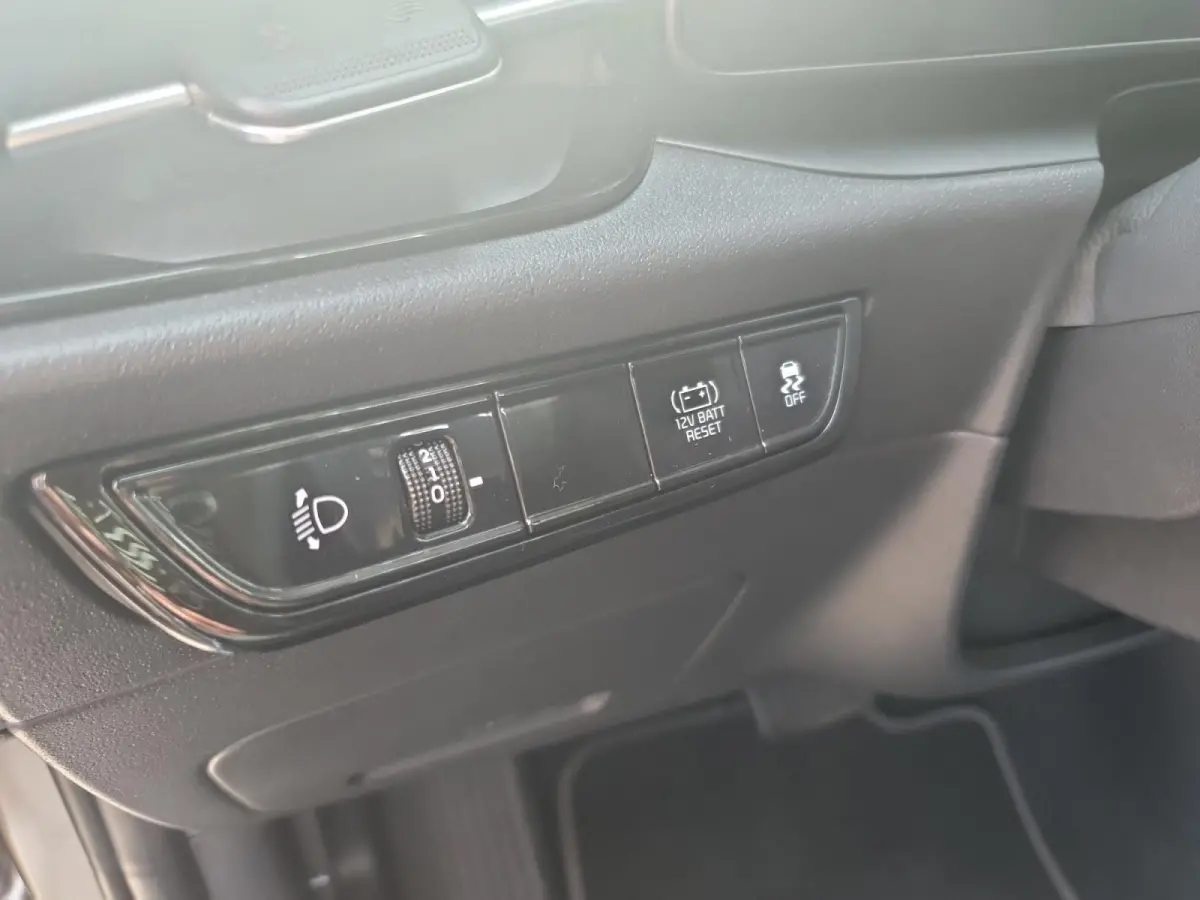 1.6 GDi Hybrid DynamicLine Edition | Dodehoek detectie | Elektrisch bedienbare best. stoel | Navigatie | Adaptieve cruise control | Apple Carplay / Android Auto | Verbruik 1 op 20!