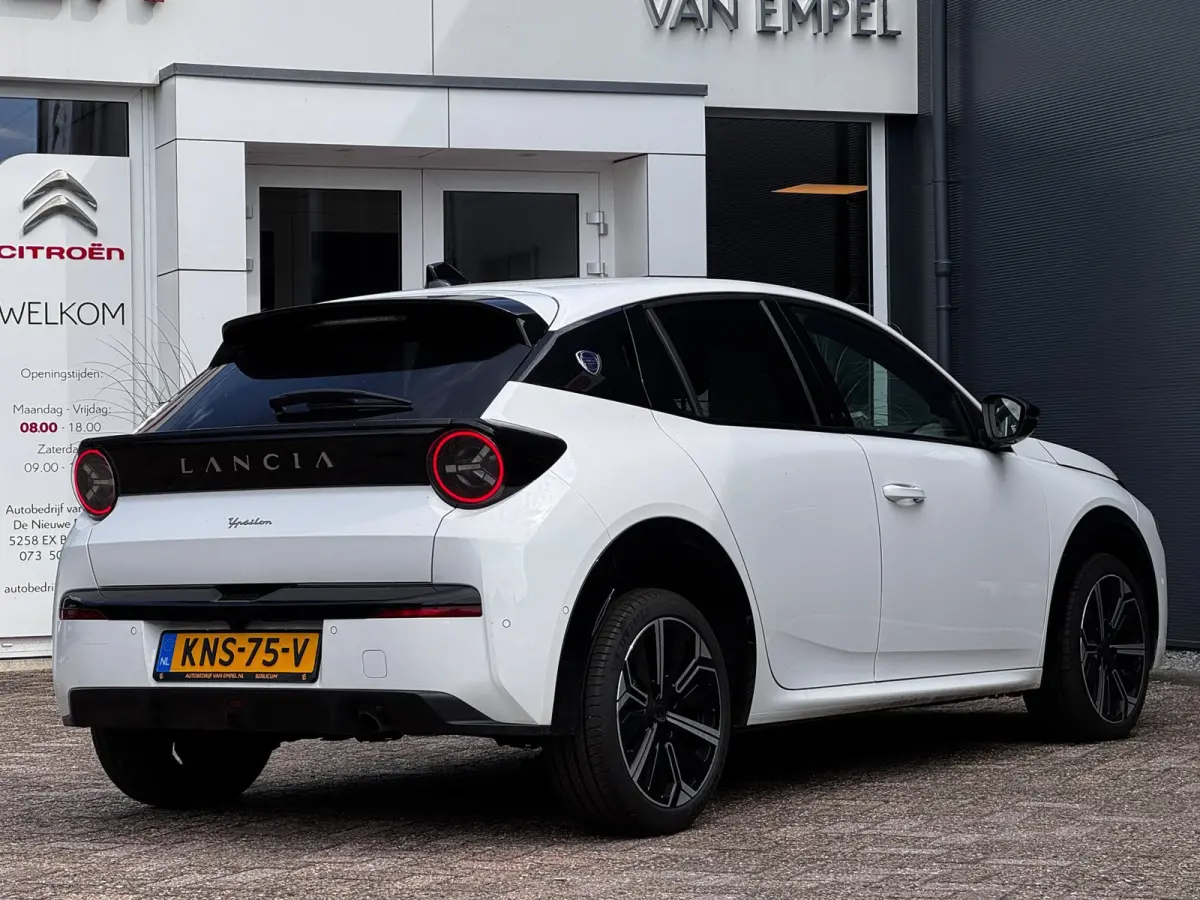 1.2 Turbo Hybrid LX 110pk | 360 Camera | Navigatie By App | Adaptive Cruise | Climate control