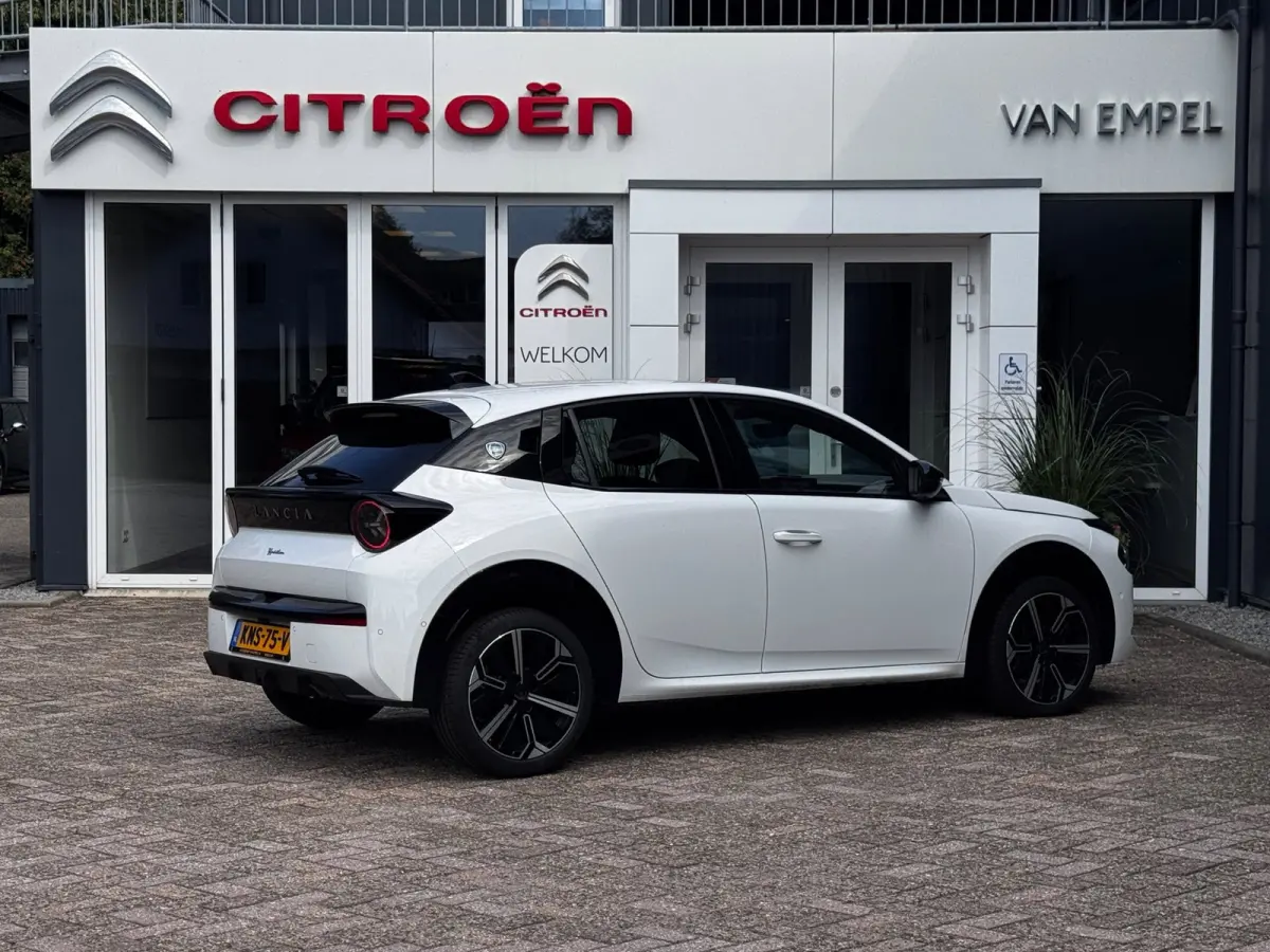 1.2 Turbo Hybrid LX 110pk | 360 Camera | Navigatie By App | Adaptive Cruise | Climate control