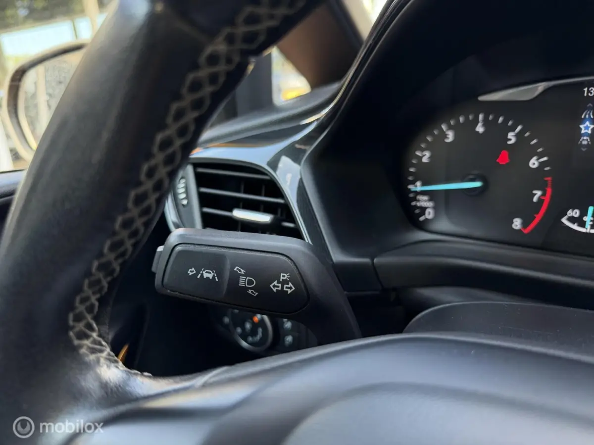 1.0 EcoBoost Active First Edition|Pano|Keyles|Navi|Lane|