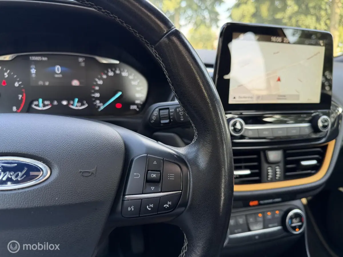 1.0 EcoBoost Active First Edition|Pano|Keyles|Navi|Lane|