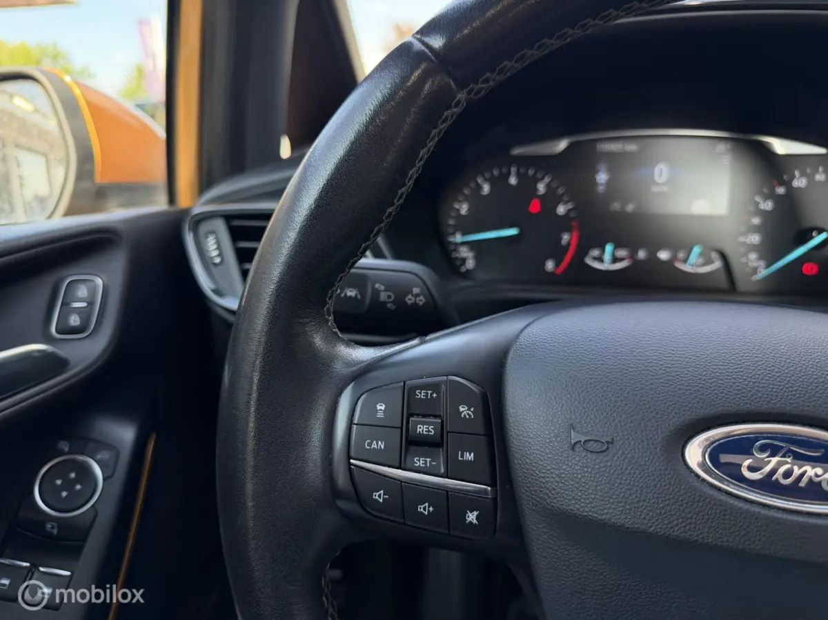 1.0 EcoBoost Active First Edition|Pano|Keyles|Navi|Lane|