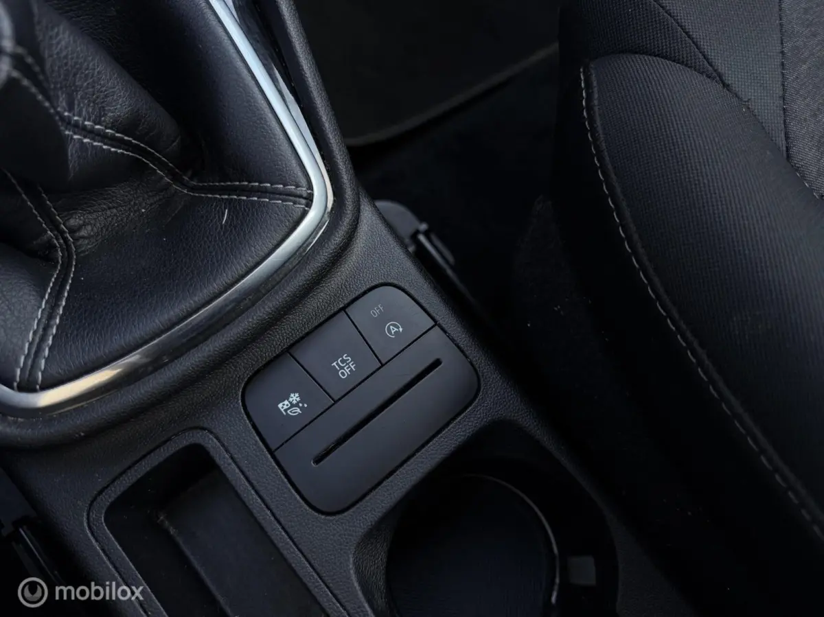 1.0 EcoBoost Active First Edition|Pano|Keyles|Navi|Lane|