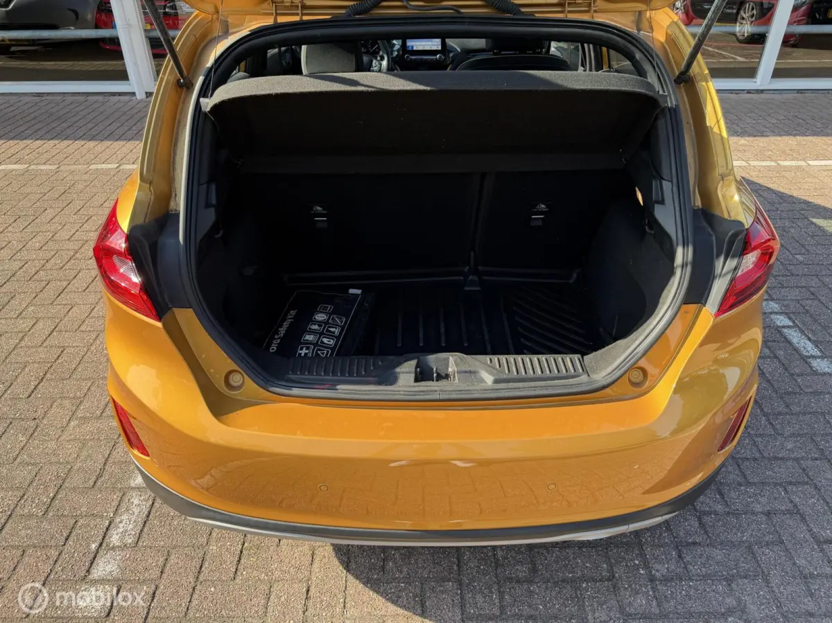 1.0 EcoBoost Active First Edition|Pano|Keyles|Navi|Lane|