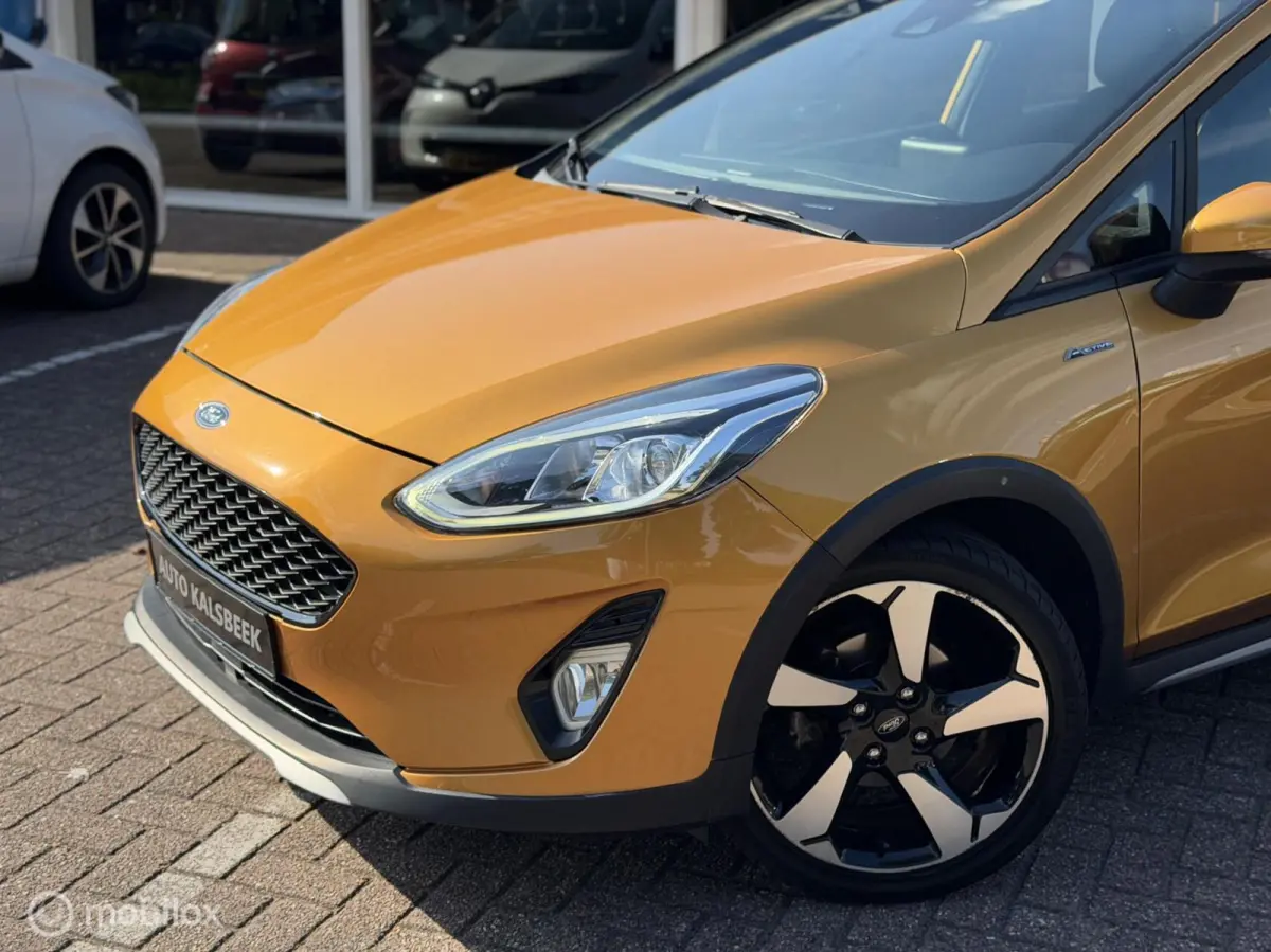 1.0 EcoBoost Active First Edition|Pano|Keyles|Navi|Lane|