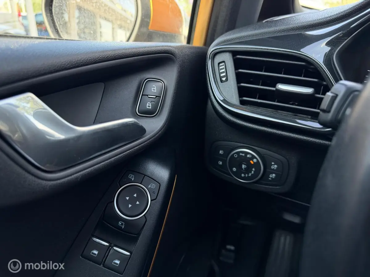 1.0 EcoBoost Active First Edition|Pano|Keyles|Navi|Lane|