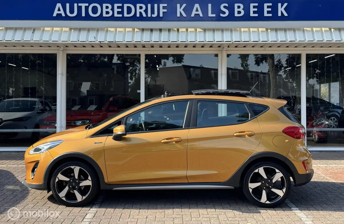 1.0 EcoBoost Active First Edition|Pano|Keyles|Navi|Lane|
