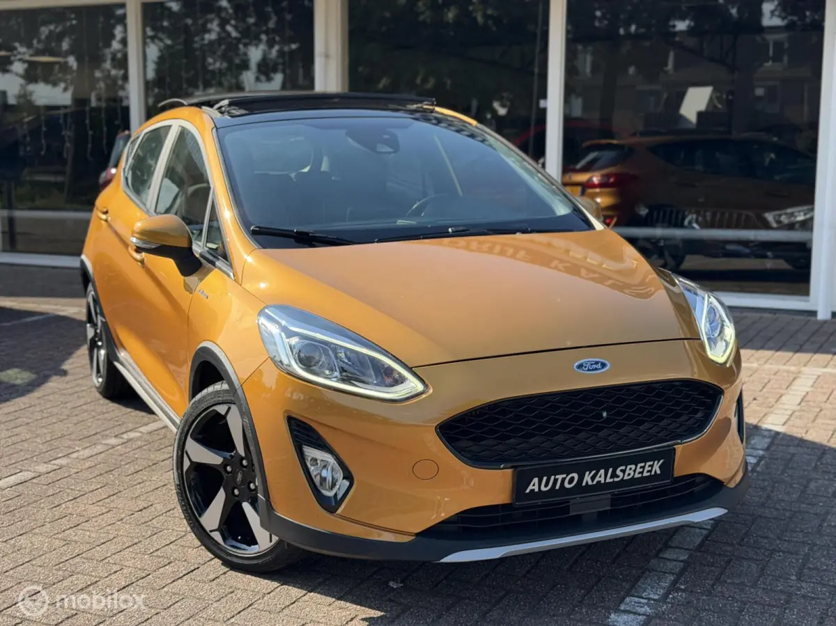 1.0 EcoBoost Active First Edition|Pano|Keyles|Navi|Lane|