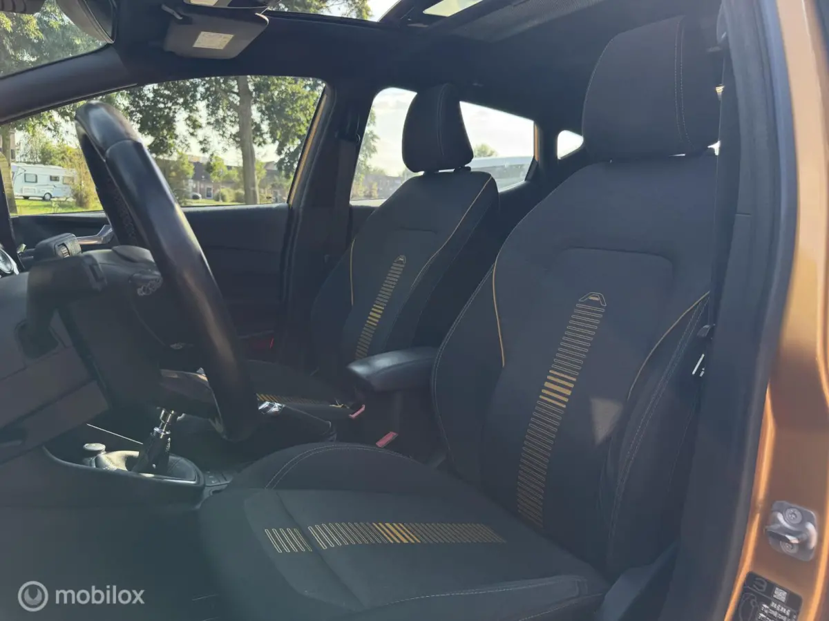1.0 EcoBoost Active First Edition|Pano|Keyles|Navi|Lane|