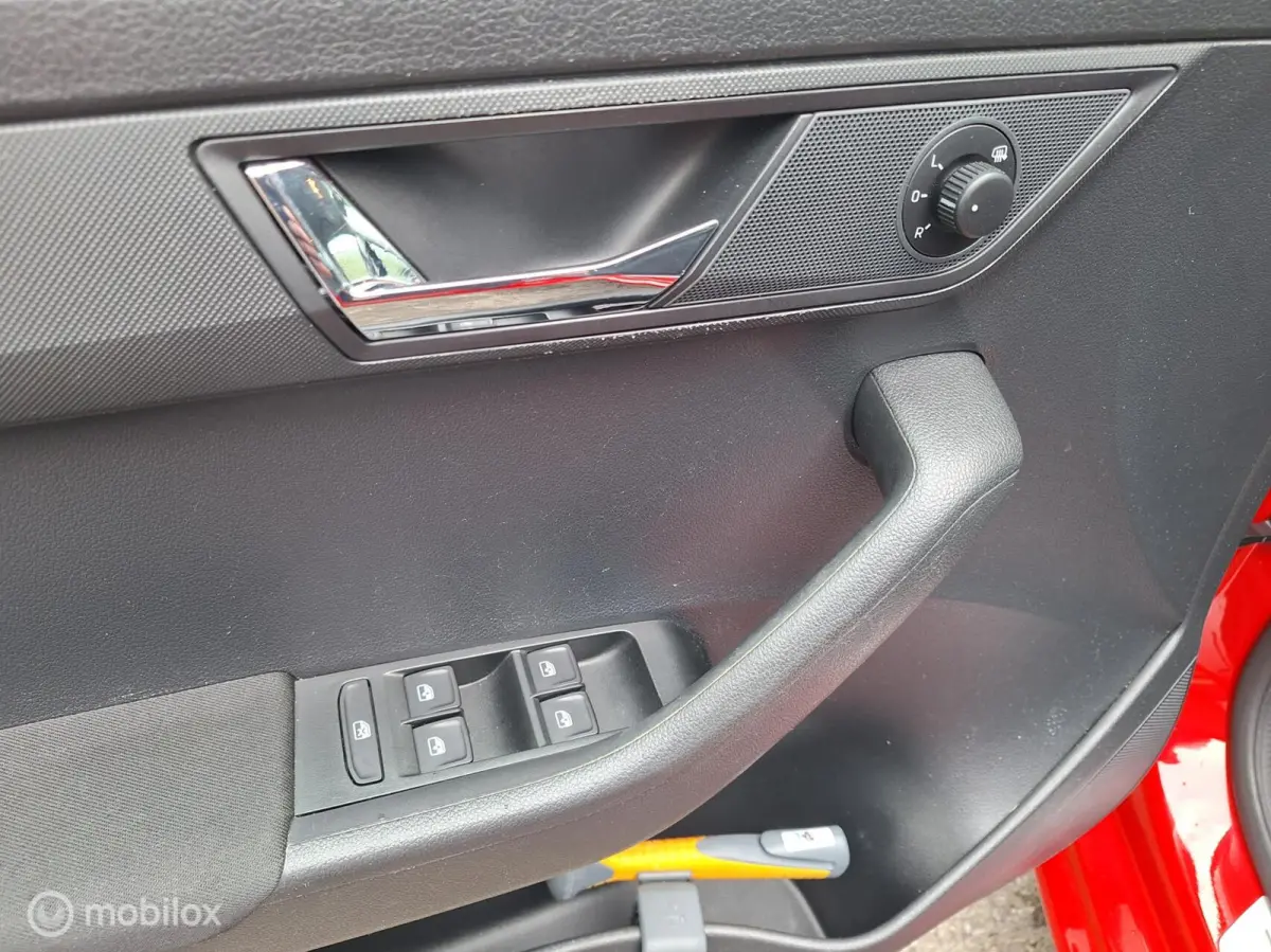 1.0 TSI Clever Full-Map Navigatie, Cruise-Control, Stoelverwarming, Climate-Control, LM-Velgen.