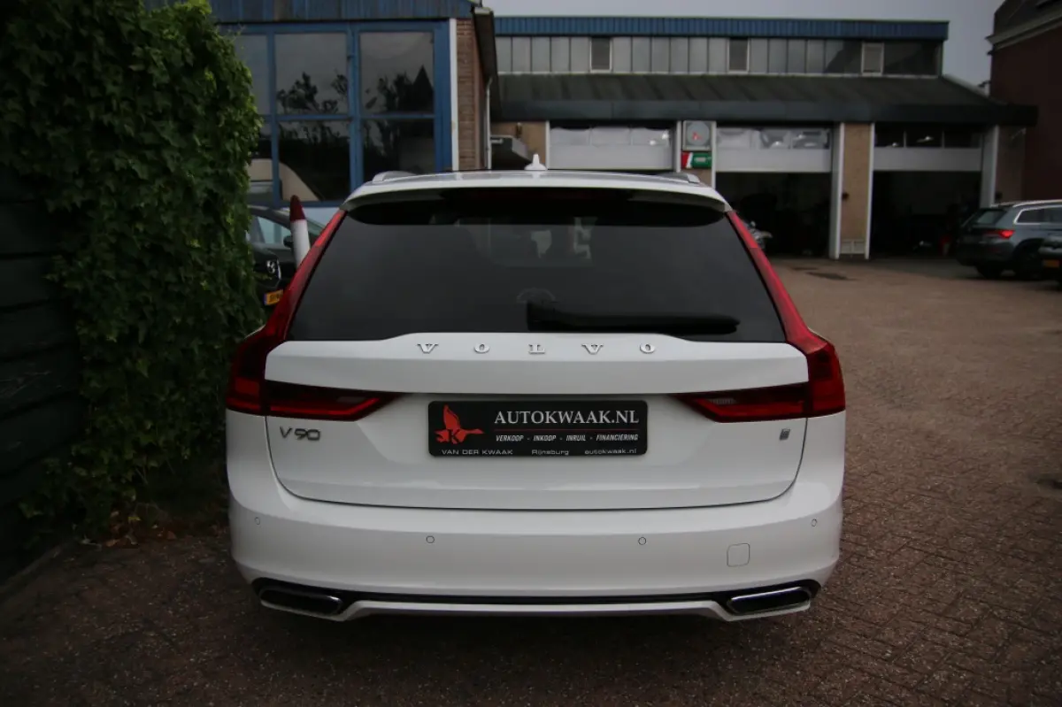 2.0 T4 R Design | Pano | Trekhaak | Apple carplay | Pilot assist |