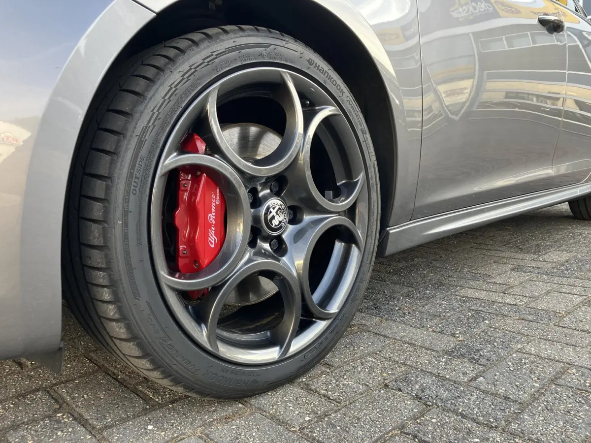 1.750 Turbo Veloce | Origineel Nederlands geleverd | Grigio Magnesio | Carbon Spoiler | Schuifdak |