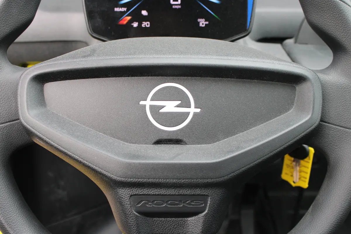 GS | Special yellow edition | Nieuw | Black Pack | Panoramadak | Bluetooth | Lichtmetaal |
