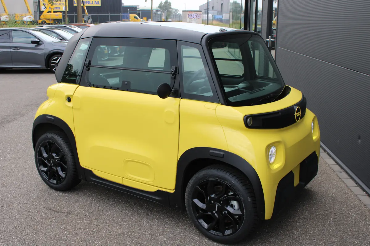 GS | Special yellow edition | Nieuw | Black Pack | Panoramadak | Bluetooth | Lichtmetaal |