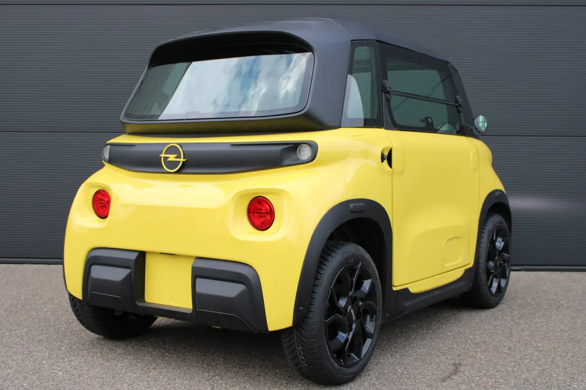 GS | Special yellow edition | Nieuw | Black Pack | Panoramadak | Bluetooth | Lichtmetaal |