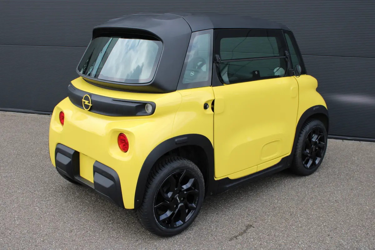 GS | Special yellow edition | Nieuw | Black Pack | Panoramadak | Bluetooth | Lichtmetaal |