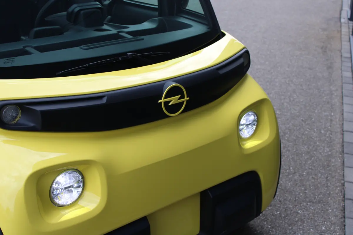 GS | Special yellow edition | Nieuw | Black Pack | Panoramadak | Bluetooth | Lichtmetaal |