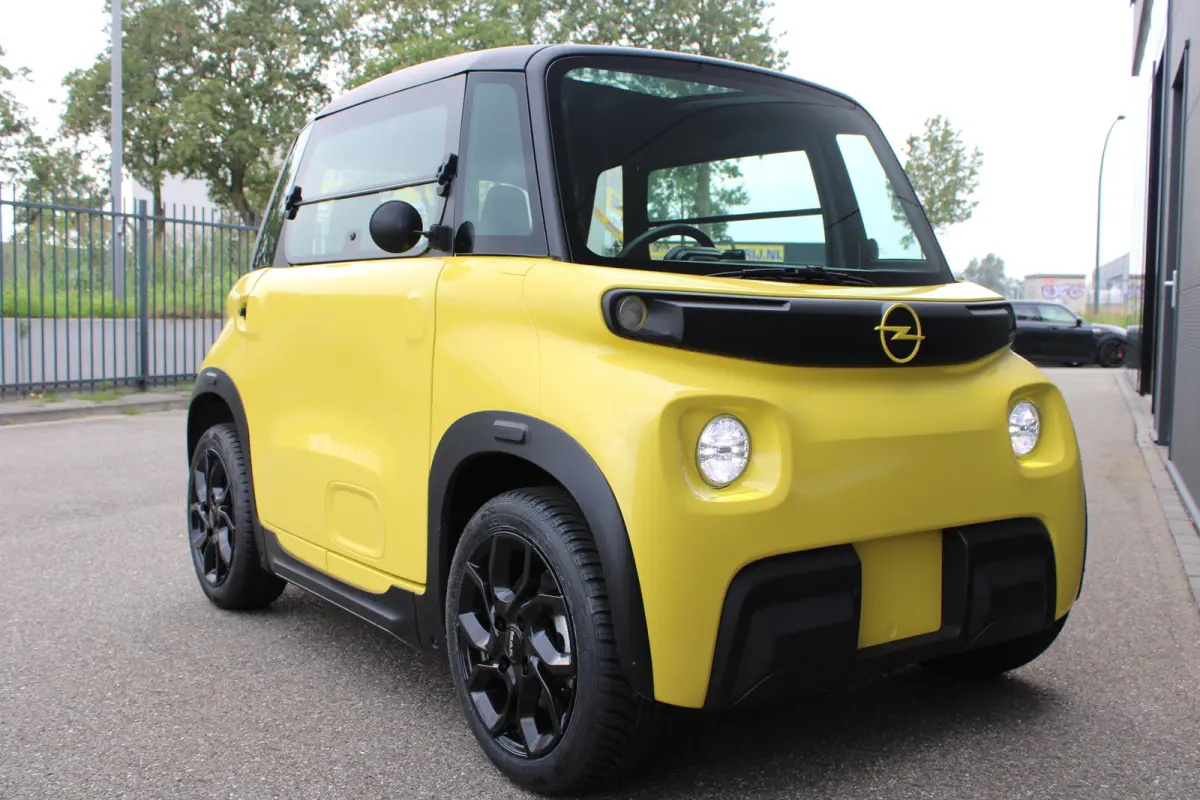 GS | Special yellow edition | Nieuw | Black Pack | Panoramadak | Bluetooth | Lichtmetaal |