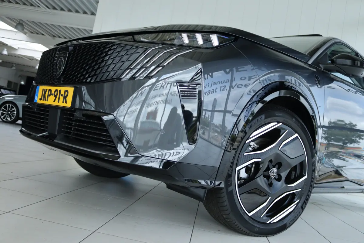 73 kWh DUAL MOTOR 325PK Launch Edition | Adapt. Cruise | Focal Audio | Massage | Schuifdak | 20 Inch | 360 Camera | Elektr. Klep | Memory | MATRIX | Stoel+Stuurverwarming |