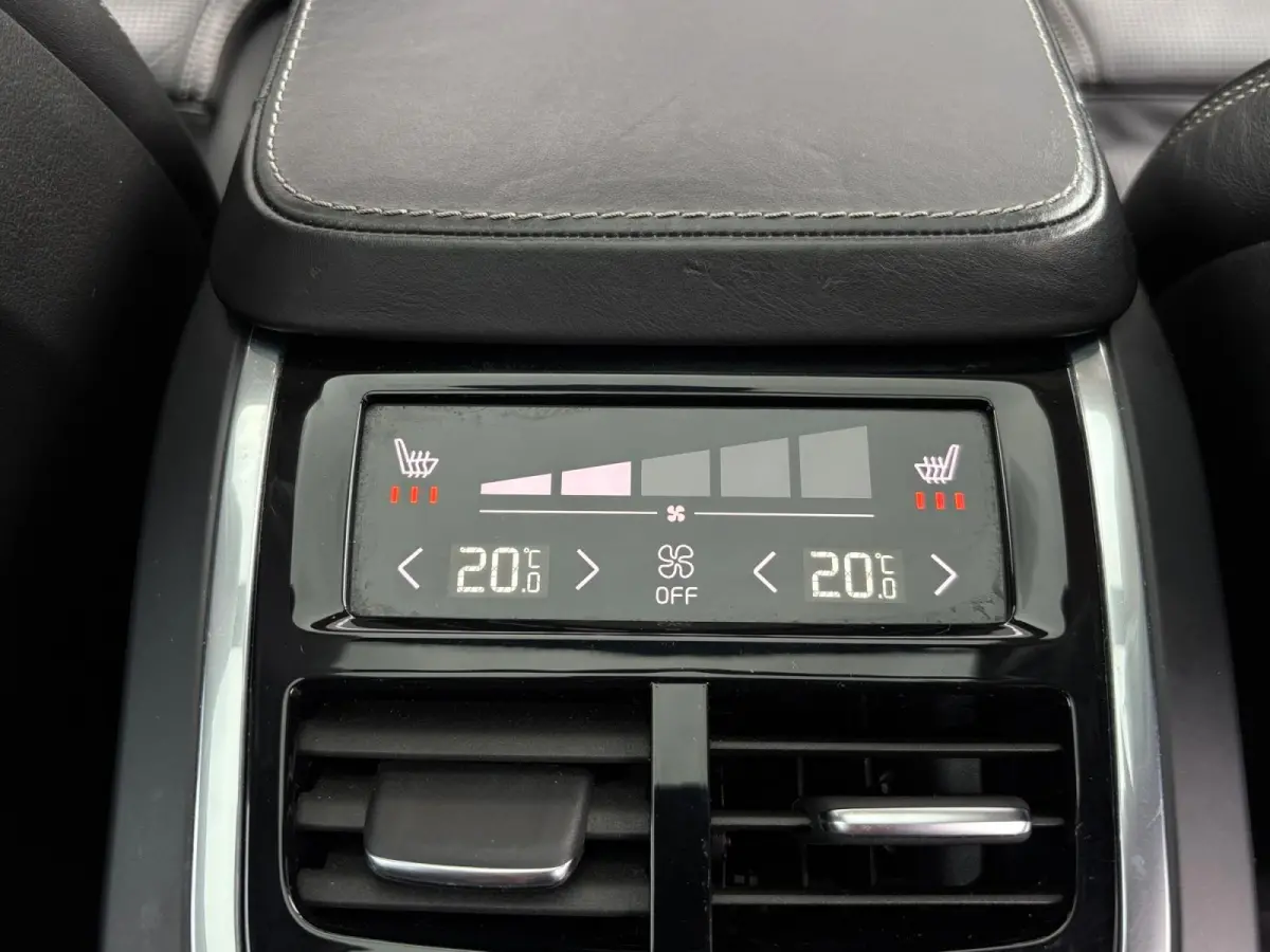 2.0 T8 Twin Engine AWD 7P. Inscription ✅ Luchtvering ✅ Pano ✅ B&W