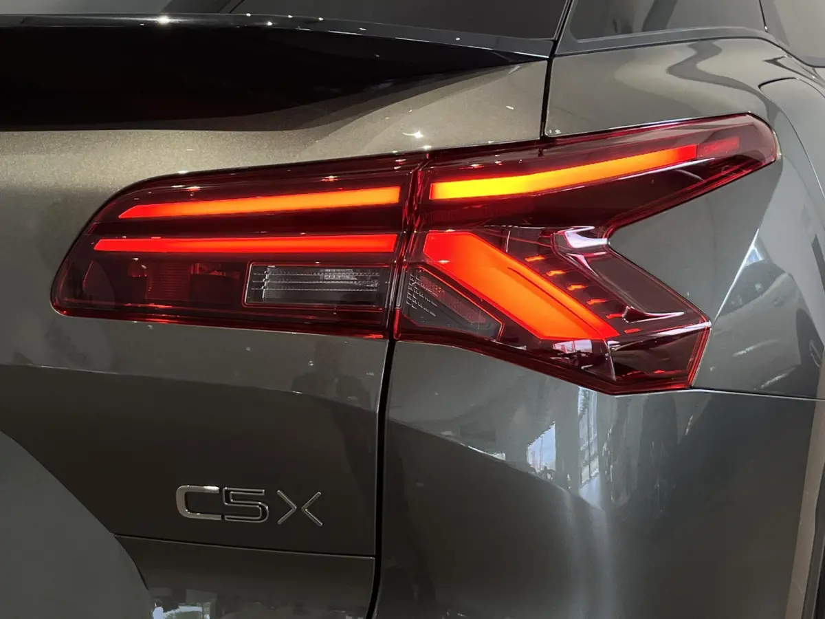 Business Plus - ELEKTRISCH VERSTELBARE STOELEN - ADAPTIVE CRUISE CONTROL