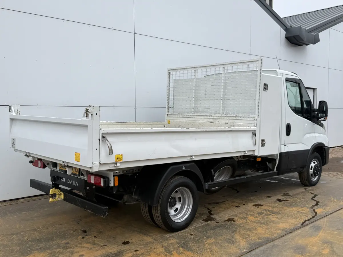35C16 3.0 L4 Kipper Dubbellucht Airco Cruise Control 3.5T Trekhaak Lederen bekleding Benne Tipper