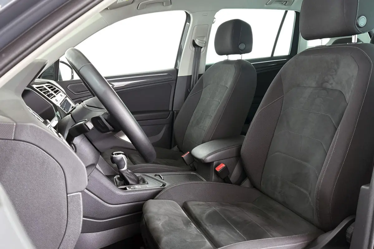 1.5 eHybrid Elegance Trekhaak Stuur-Stoelverwarming 360-Camera Keyless IQ-Light