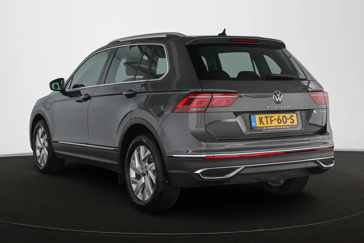 1.5 eHybrid Elegance Trekhaak Stuur-Stoelverwarming 360-Camera Keyless IQ-Light