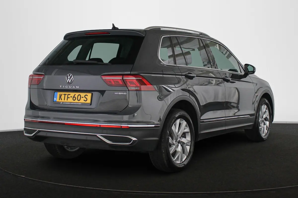 1.5 eHybrid Elegance Trekhaak Stuur-Stoelverwarming 360-Camera Keyless IQ-Light