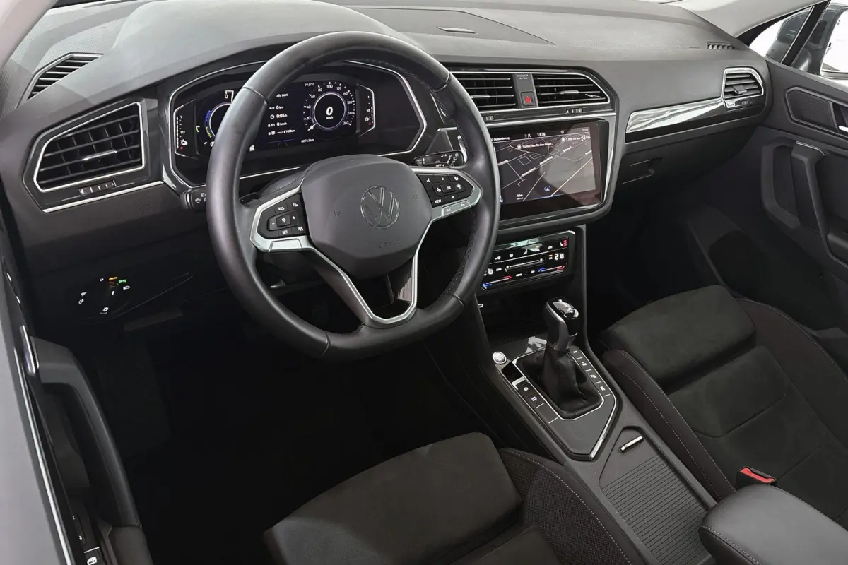 1.5 eHybrid Elegance Trekhaak Stuur-Stoelverwarming 360-Camera Keyless IQ-Light
