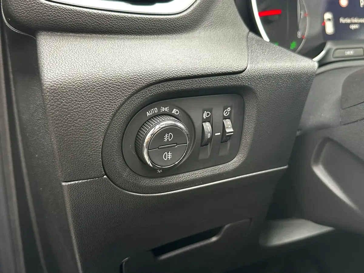 1.2 Turbo 130 PK Innovation Automaat | TREKHAAK| DENON AUDIO MET SUBWOOFER| DODEHOEK DETECTIE| KEYLESS ENTRY & START| NAVIGATIE + APPLE CARPLAY/ANDROID AUTO| CLIMATE CONTROL| ELEK. ACHTERKLE