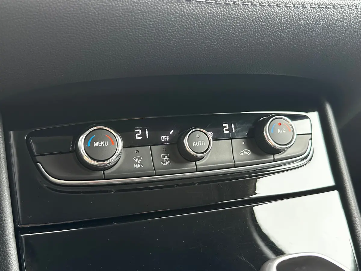 1.2 Turbo 130 PK Innovation Automaat | TREKHAAK| DENON AUDIO MET SUBWOOFER| DODEHOEK DETECTIE| KEYLESS ENTRY & START| NAVIGATIE + APPLE CARPLAY/ANDROID AUTO| CLIMATE CONTROL| ELEK. ACHTERKLE