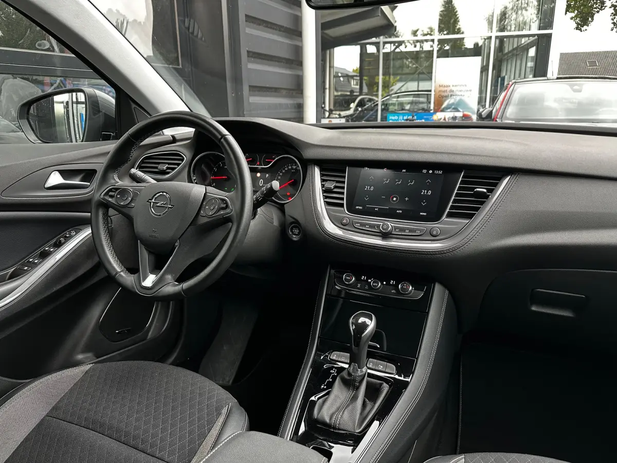 1.2 Turbo 130 PK Innovation Automaat | TREKHAAK| DENON AUDIO MET SUBWOOFER| DODEHOEK DETECTIE| KEYLESS ENTRY & START| NAVIGATIE + APPLE CARPLAY/ANDROID AUTO| CLIMATE CONTROL| ELEK. ACHTERKLE