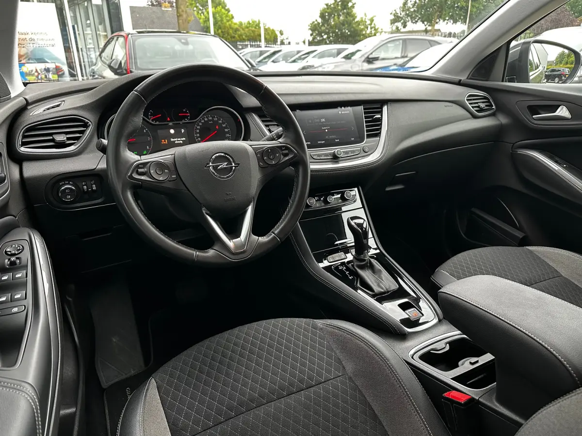 1.2 Turbo 130 PK Innovation Automaat | TREKHAAK| DENON AUDIO MET SUBWOOFER| DODEHOEK DETECTIE| KEYLESS ENTRY & START| NAVIGATIE + APPLE CARPLAY/ANDROID AUTO| CLIMATE CONTROL| ELEK. ACHTERKLE