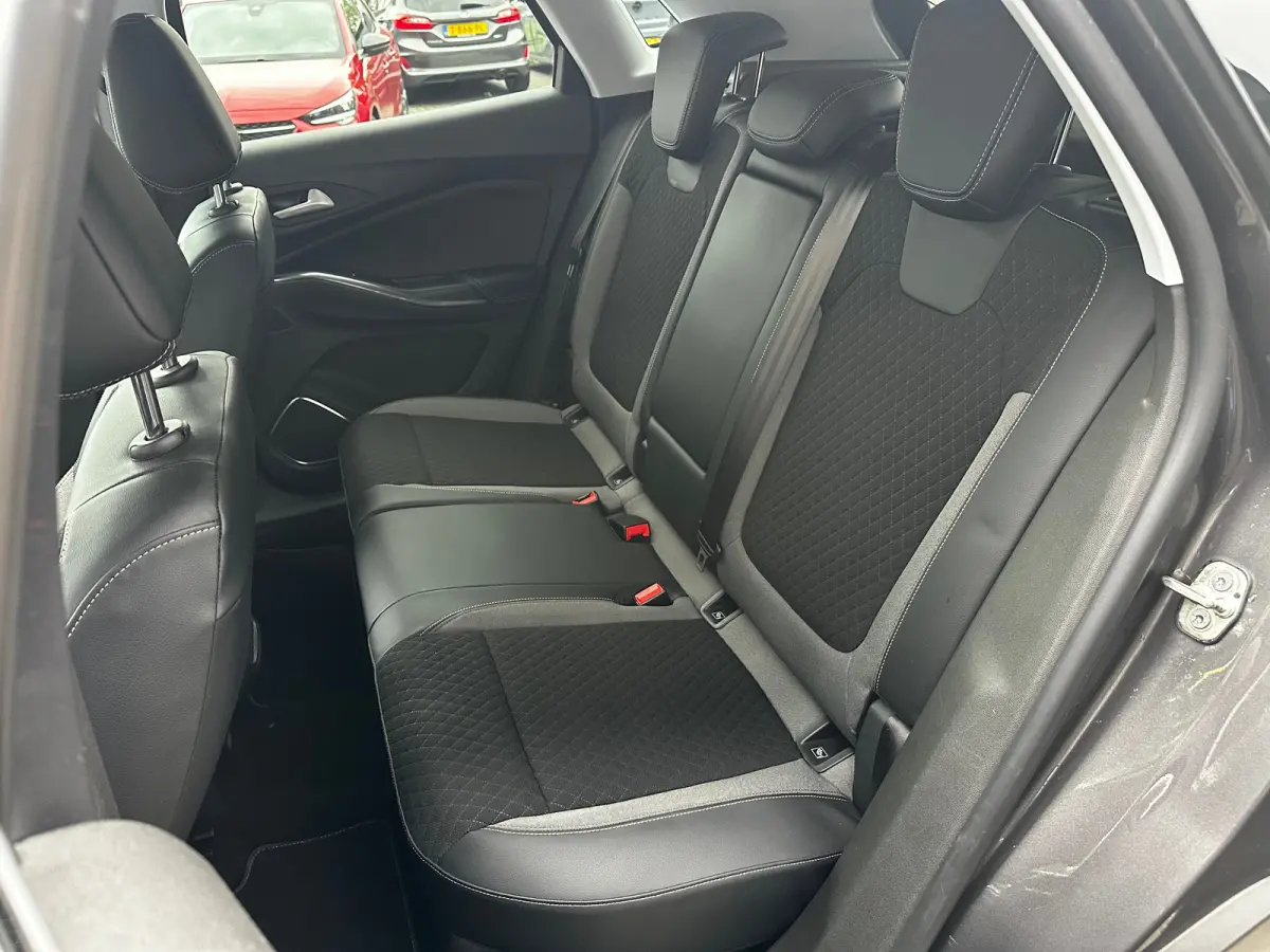 1.2 Turbo 130 PK Innovation Automaat | TREKHAAK| DENON AUDIO MET SUBWOOFER| DODEHOEK DETECTIE| KEYLESS ENTRY & START| NAVIGATIE + APPLE CARPLAY/ANDROID AUTO| CLIMATE CONTROL| ELEK. ACHTERKLE