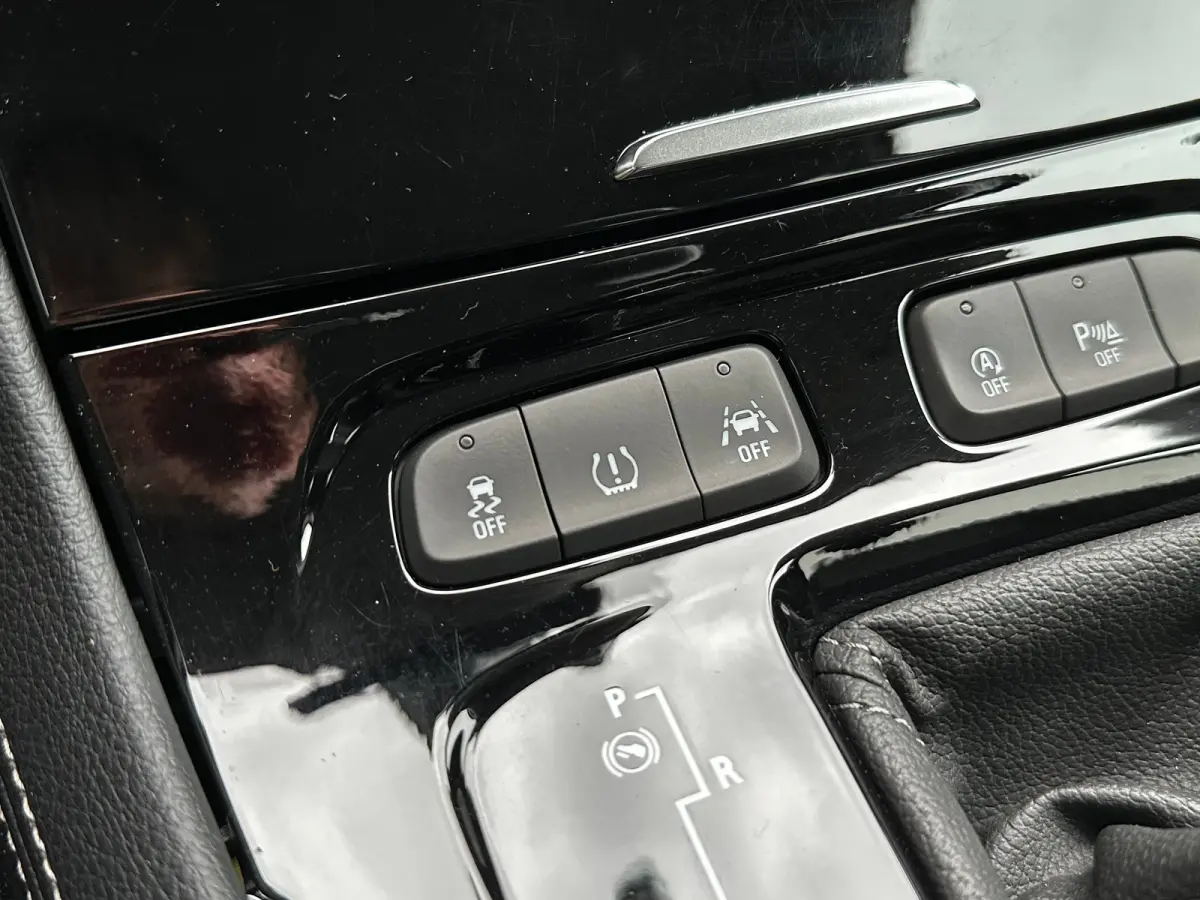 1.2 Turbo 130 PK Innovation Automaat | TREKHAAK| DENON AUDIO MET SUBWOOFER| DODEHOEK DETECTIE| KEYLESS ENTRY & START| NAVIGATIE + APPLE CARPLAY/ANDROID AUTO| CLIMATE CONTROL| ELEK. ACHTERKLE