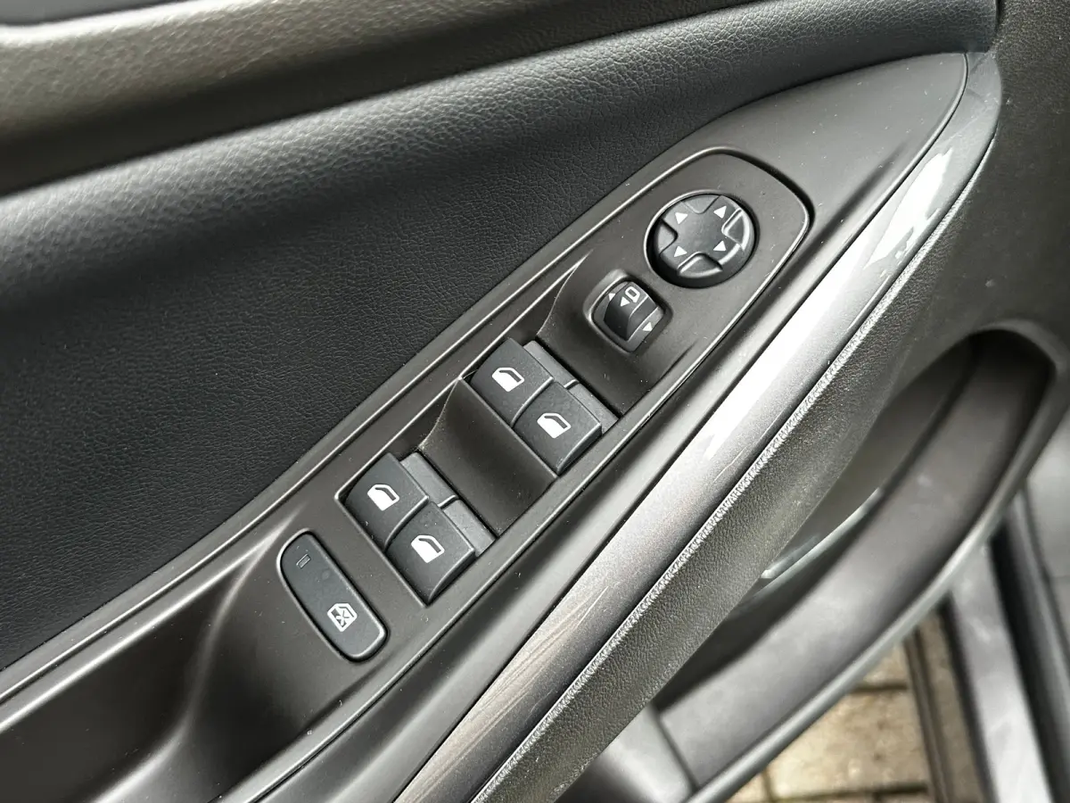 1.2 Turbo 130 PK Innovation Automaat | TREKHAAK| DENON AUDIO MET SUBWOOFER| DODEHOEK DETECTIE| KEYLESS ENTRY & START| NAVIGATIE + APPLE CARPLAY/ANDROID AUTO| CLIMATE CONTROL| ELEK. ACHTERKLE