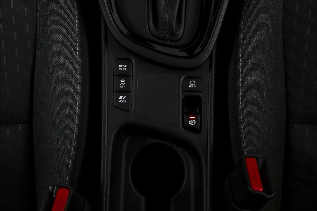 1.5 Hybrid 115 Dynamic | Dig.Cockpit | Adapt.Cruise | Stoel-+stuurverwarming | Camera | PDC | NAV+App.Connect | Auto.Airco | LM 17" | 3906