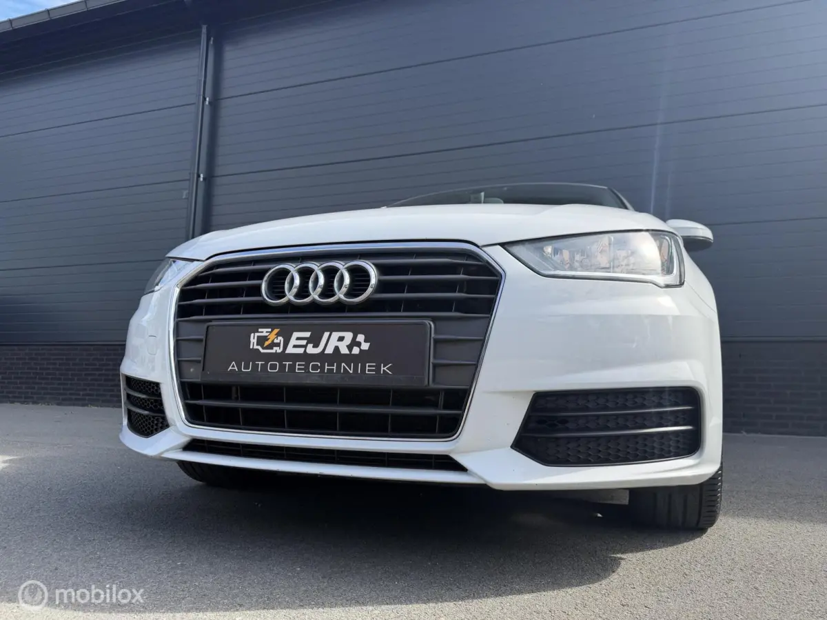 1.0 TFSI S-Tronic Sport CLIMA*CRUISE*NAV*PDC*STOELVERW