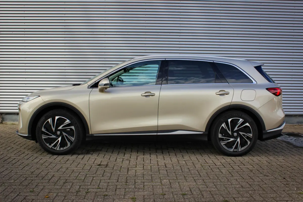 Luxury 2WD 77 kWh // Panoramadak | Stoelverwarming + verkoeling | HUD | 360 camera | Memory | CarPlay & Android Auto | V2L | Keyless Entry