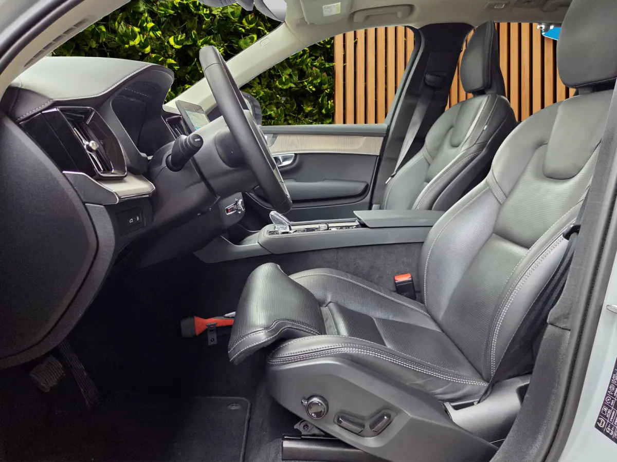 2.0 T8 Plug-in hybrid AWD Ultra Dark | Luchtvering | Bowers&Wilkins | Trekhaak | Massage/ventilatie
